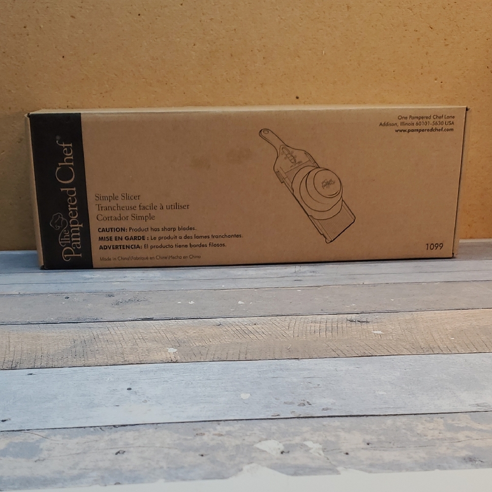 Pampered Chef Simple Slicer 1099  NWT